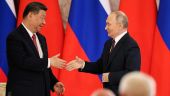 Ο Πούτιν στην Κίνα για συνομιλίες με τον Σι και συμμετοχή σε στρατιωτική παρέλαση