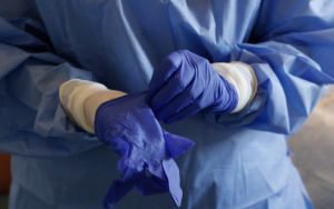 Γαλλία-Covid-19: Αύξηση των ασθενών που νοσηλεύονται σε νοσοκομεία και ΜΕΘ