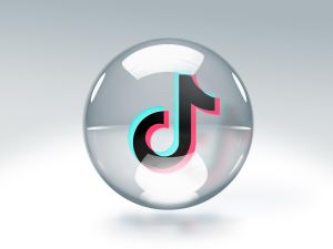 ΕΕ: «Επίσημη έρευνα» σε βάρος του TikTok