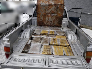 Φλώρινα: Επιχείρησαν να μεταφέρουν 60 κιλά κάνναβη σε αγροτικό αυτοκίνητο
