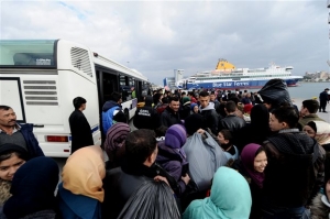 Περισσότεροι από 6.000 μετανάστες και πρόσφυγες, στον Πειραιά