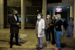 Θεσσαλονίκη : Βούρκωσε ο Ζέρβας. Φωταγωγήθηκε το χριστουγεννιάτικο δέντρο στο ΑΧΕΠΑ.