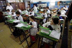 ΟΟΣΑ: Οι υπολογιστές στα σχολεία «ρίχνουν» τις μαθητικές επιδόσεις