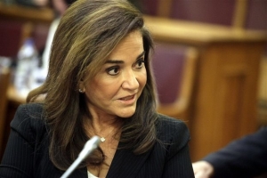 Ντ.Μπακογιάννη κατά κυβέρνησης για οφειλές Δημοσίου προς ιδιώτες