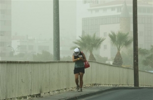 Η σκόνη συνεχίζει να πνίγει την Κύπρο- Επηρεάστηκαν 24 πτήσεις