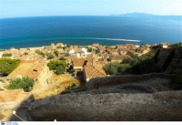 Μάχη με τις φλόγες πάνω από το κάστρο της Μονεμβασιάς