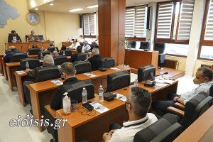 Λάμπουν δια της αφωνίας και της απουσίας τους