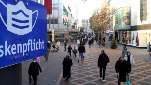 Γερμανία: Eπανέρχονται τα περιοριστικά μέτρα – Νέο κύμα της πανδημίας προβλέπει η κυβέρνηση