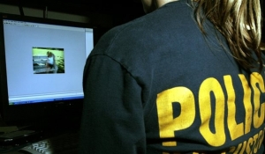 Υλικό παιδικής πορνογραφίας στην κατοχή πρώην αρχιεπισκόπου