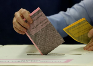Ιταλία: Μέτρια συμμετοχή και τεχνικά προβλήματα στις εκλογές