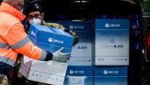 Εμβολιάστηκαν οι πρώτοι τρεις Ιταλοί. «Η χώρα μας ξυπνά και πάλι», δηλώνει ο Τζουζέπε Κόντε