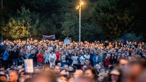 Διαδηλώσεις κατά των κυβερνητικών ηγετών στη Τσεχία και Σλοβακία