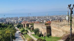 Μαύρη Πέμπτη για τη Θεσσαλονίκη: Χιλιάδες νέα κρούσματα κορονοϊού με αυξημένες μολύνσεις σε όλη τη Κ.Μακεδονία