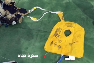 EgyptAir: Οι πρώτες φωτογραφίες από τα συντρίμμια του αεροσκάφους