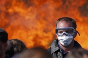 Γαλλία: Ξεκινά εβδομάδα «πολέμου», στα χαρακώματα Ολάντ - συνδικάτα