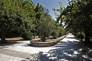 «Κάτω από τη βάση» ένας στους τέσσερις χώρους πρασίνου