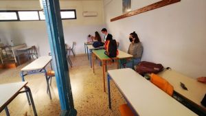 Ανοίγουν αύριο γυμνάσια και λύκεια με εξαίρεση τα λύκεια των κόκκινων περιοχών