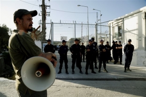Λέσβος: Μικροεπεισόδιο στο κέντρο κράτησης στη Μόρια