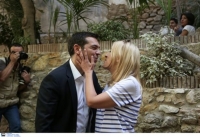 Με τη νεολαία συνομιλεί στο κέντρο της Αθήνας ο Αλέξης Τσίπρας