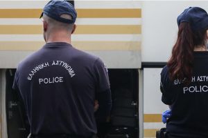 Πρώτοι, αλλά χωρίς μπάρμπα στην Κορώνη