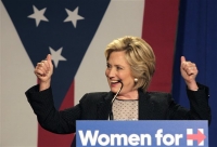 «Κατρακυλά» η Χίλαρι, σπάει το ένα μετά το άλλο τα ρεκόρ ο Τραμπ