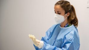 Ιταλία: Σχεδόν ένα εκατομμύριο οι θετικοί στον κορονοϊό – Ξανανοίγουν «πτέρυγες Covid»