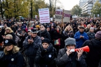 Πολωνία: Στους δρόμους οι γυναίκες για τα μέτρα κατά αμβλώσεων