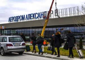 πΓΔΜ: Αφαιρούν την επιγραφή «Μέγας Αλέξανδρος» από το αεροδρόμιο