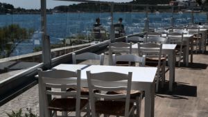 Ηλεία: Δεν κρατήθηκαν... Καμπάνες σε καταστήματα εστίασης γιατί έβγαλαν τραπεζοκαθίσματα