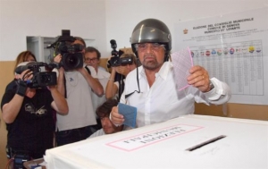 Έσβησαν τα αστέρια του Γκρίλο στις μίνι δημοτικές εκλογές της Ιταλίας