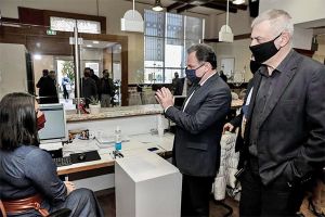 Τα ΚΕΠ θα εκδίδουν στο εξής αυτόματα οκτώ σημαντικά πιστοποιητικά - Επίσκεψη του Υφ. Ψηφιακής Διακυβέρνησης Γ. Γεωργαντά στο ΚΕΠ Πειραιά