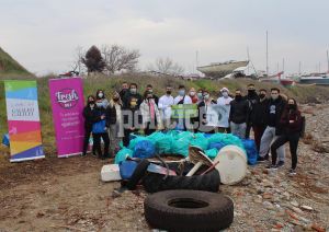 Μια ήμερα με τους Cleaningans – Το Politic στην τελευταία τους δράση για το 2021 (vid)