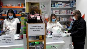 Ταλαιπωρία στους ασθενείς και αγανάκτηση στους φαρμακοποιούς προκαλούν οι παράνομες χειρόγραφες συνταγές αντιβιοτικών