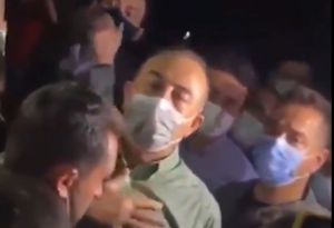 Πυρκαγιές στην Τουρκία: Οργισμένοι κάτοικοι επιτέθηκαν στον Τσαβούσογλου (BINTEO)