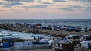 Τα πρώτα φορτηγά με βοήθεια έφτασαν στη Γάζα μέσω της προσωρινής προβλήτας