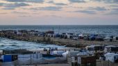 Τα πρώτα φορτηγά με βοήθεια έφτασαν στη Γάζα μέσω της προσωρινής προβλήτας