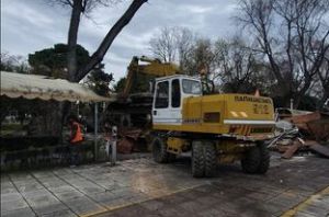 Δήμος Θεσσαλονίκης:“Ανασαίνει” το Πάρκο Ξαρχάκου – Κατεδαφίζεται το καμένο αναψυκτήριο