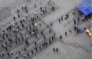 Πεκίνο: Κλείνει σταθμούς του μετρό για μόλις… 51 νέα κρούσματα