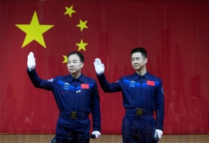 Εκτοξεύεται την Δευτέρα το Shenzhou-11 με δύο αστροναύτες