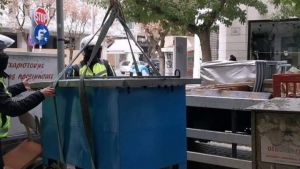 Απομακρύνθηκαν οι παράνομοι πάγκοι μικροπωλητών