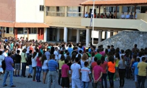 Ιερά Σύνοδος: Δεν υπάρχει θέμα κατάργησης της πρωινής προσευχής στα σχολεία