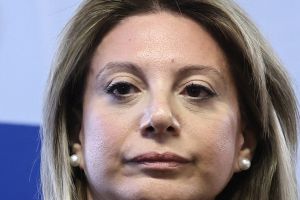 Καρυστιανού: Η ηθικοπλαστική παγίδα της πολιτικής ευθυνοφοβίας