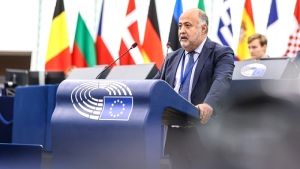 Αυστηρή εφαρμογή ψηφιακών νόμων για προστασία των πολιτών, δηλώνει ο Δημήτρης Τσιόδρας