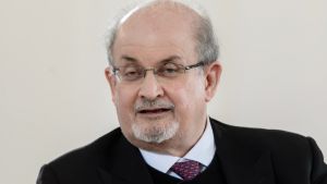 Επίθεση στον Ρούσντι: Για απόπειρα ανθρωποκτονίας κατηγορείται ο δράστης