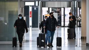 Σε συναγερμό ο πλανήτης για την εξάπλωση της παραλλαγή Όμικρον – Σε ποιες χώρες εμφανίστηκαν κρούσματα