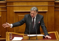 Κατρούγκαλος: Τρίμηνη παράταση στο αγγελιόσημο