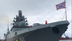 Η ρωσική φρεγάτα «Ναύαρχος Κασατόνοβ» στον Πειραιά