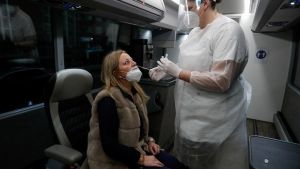 Βρυξέλλες: Δεκαήμερη καραντίνα για μη εμβολιασμένους που επιστρέφουν στην πόλη