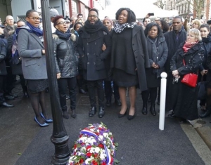 Η Γαλλία τιμάει τα θύματα των τρομοκρατικών επιθέσεων του 2015