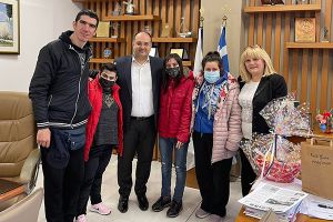 Χειροποίητα πασχαλινά δώρα του ΚΔΑΠ-ΜεΑ στον Δήμαρχο Κιλκίς